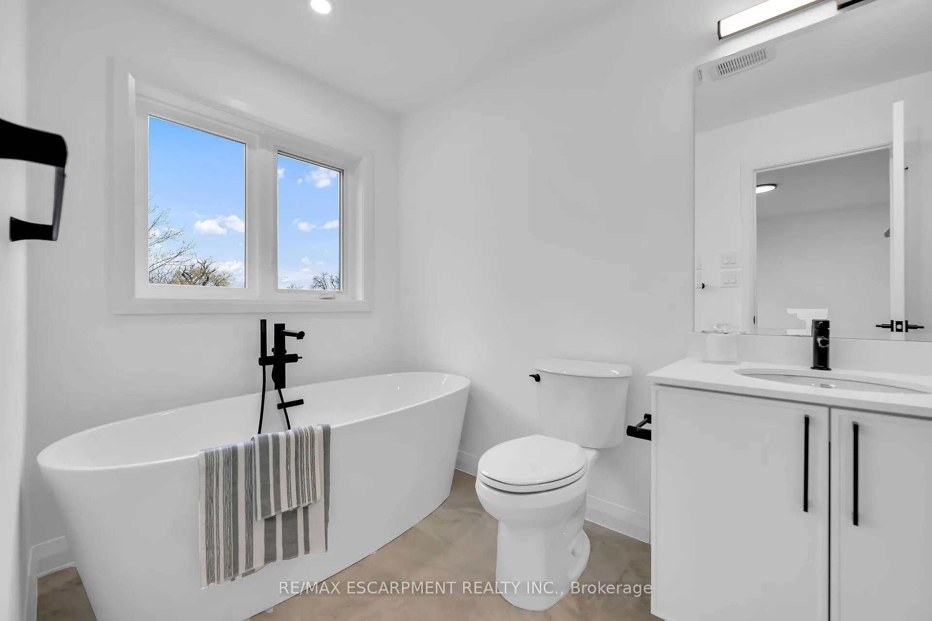 Photo 33 of 31 Kingfisher Drive, Hamilton, Jerome — HOMEH