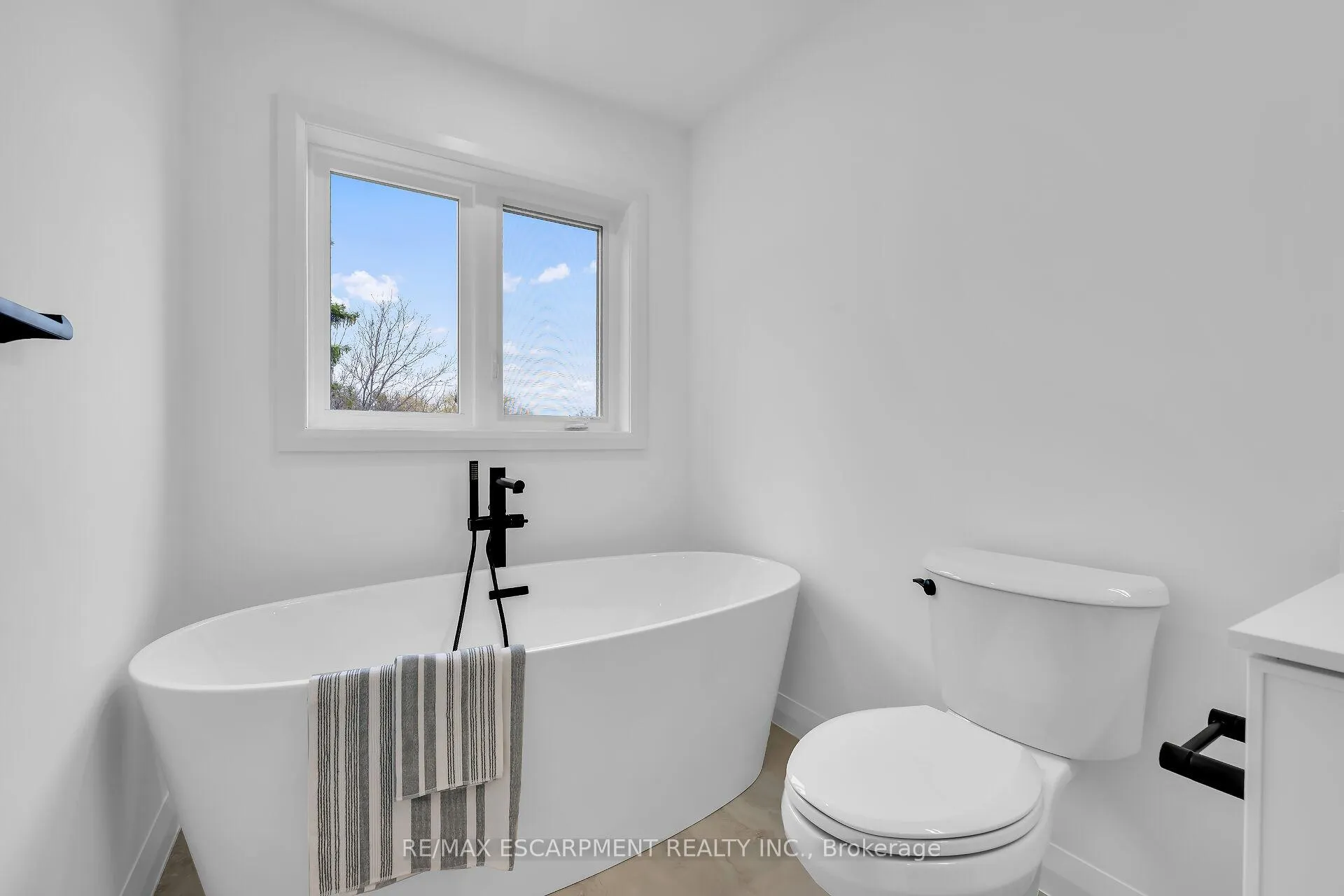 Photo 34 of 31 Kingfisher Drive, Hamilton, Jerome — HOMEH
