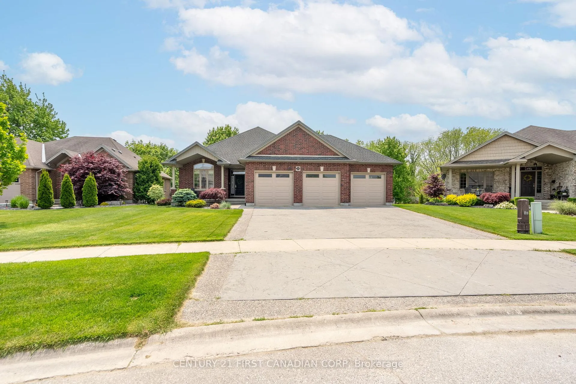 Photo 2 of 378 MacDonald Street, Strathroy-Caradoc, NE — HOMEH
