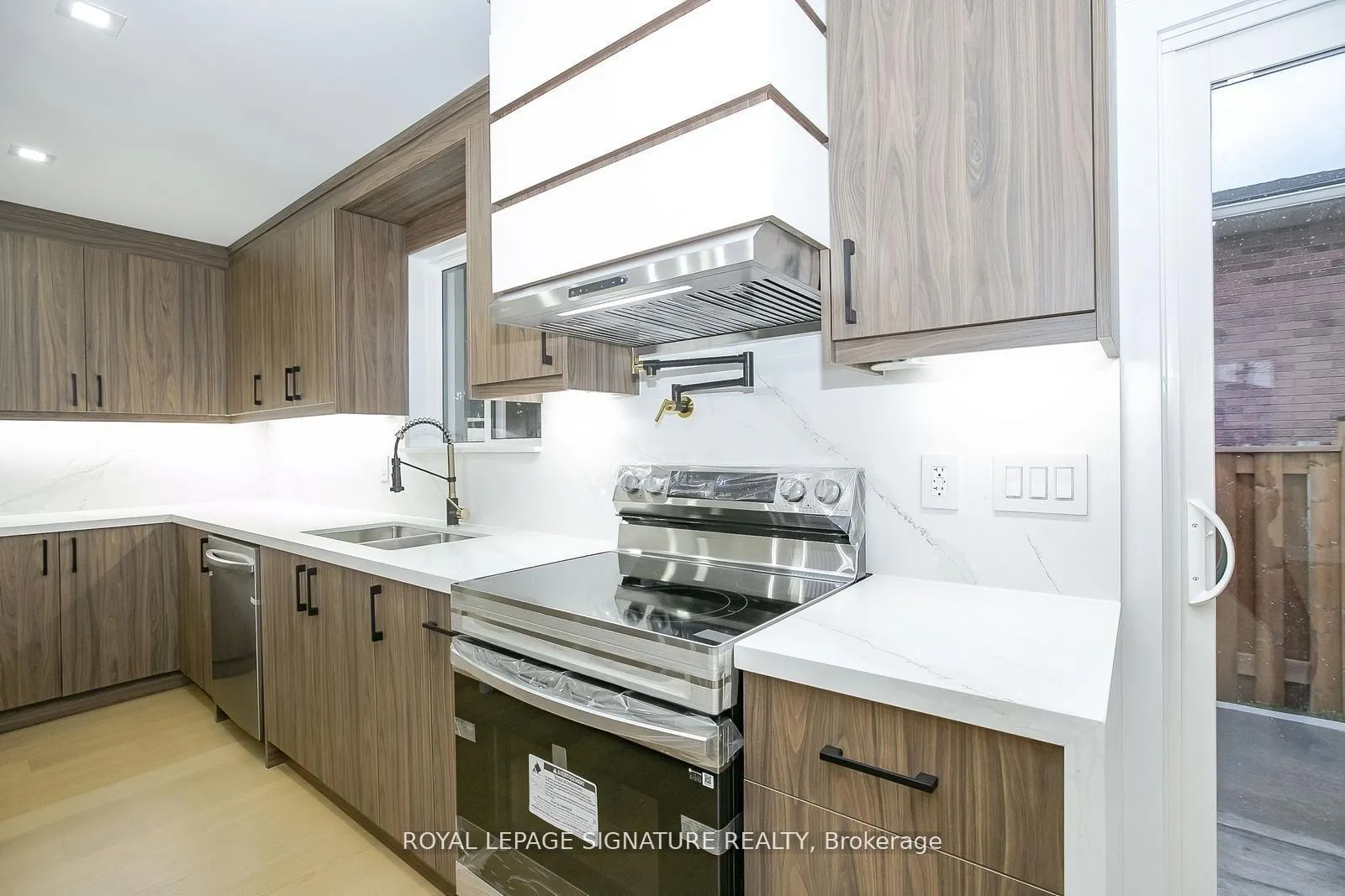 Photo 23 of 633 Green Meadow Crescent N, Waterloo, North Lakeshore — HOMEH