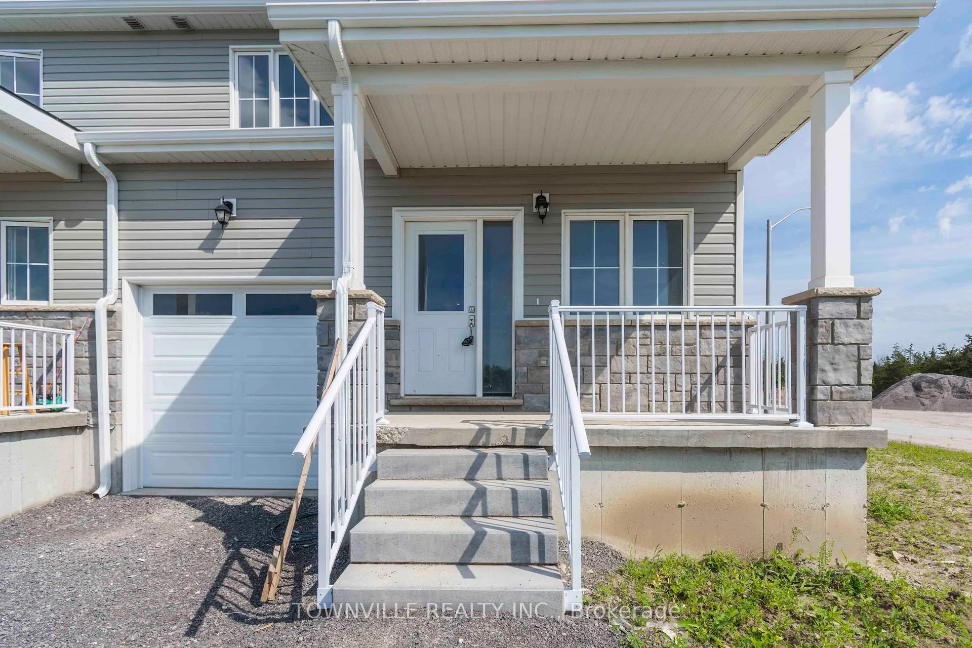 Photo 2 of 19 Glacier Crescent, Belleville, Belleville Ward — HOMEH