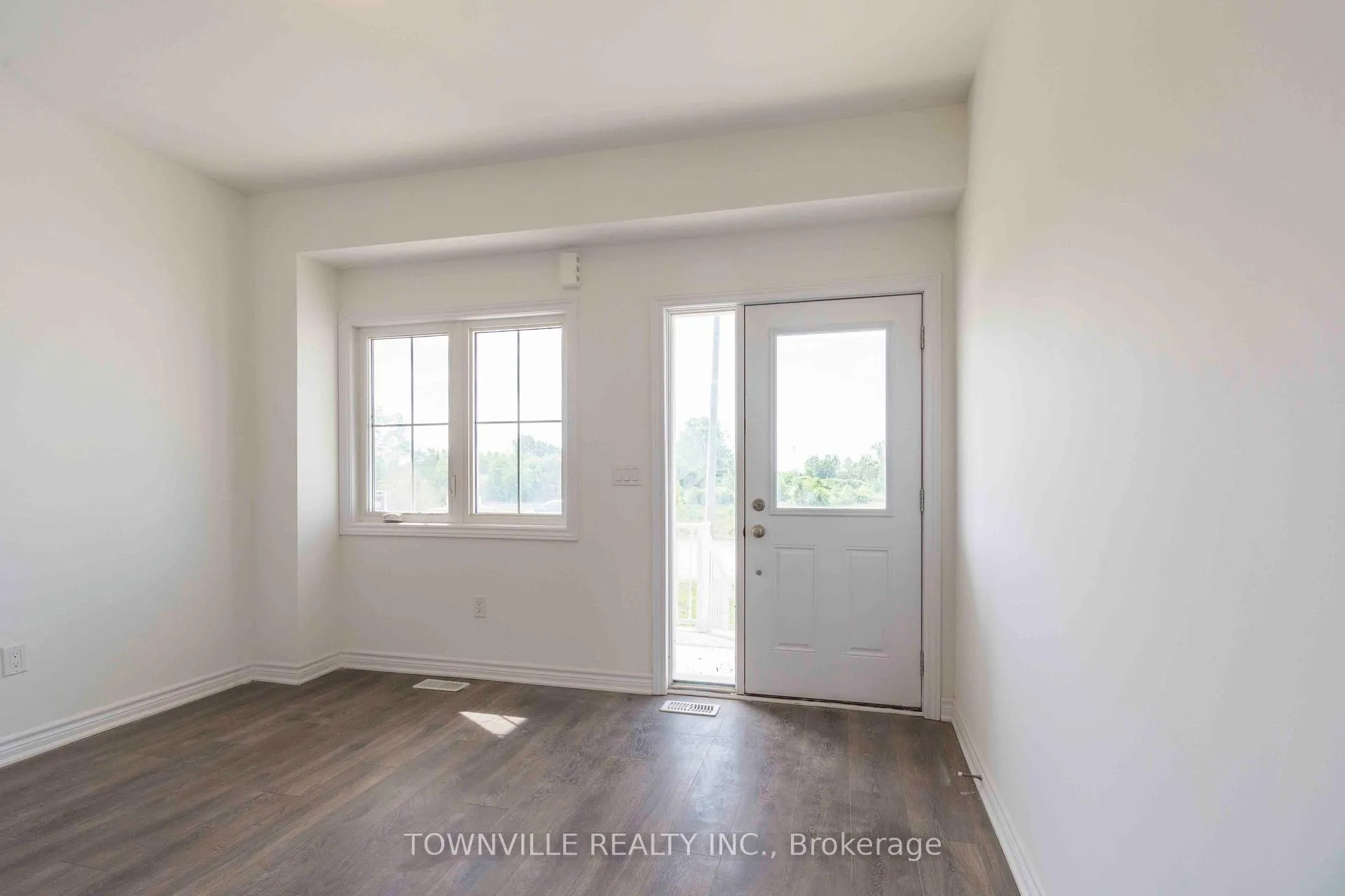 Photo 4 of 19 Glacier Crescent, Belleville, Belleville Ward — HOMEH
