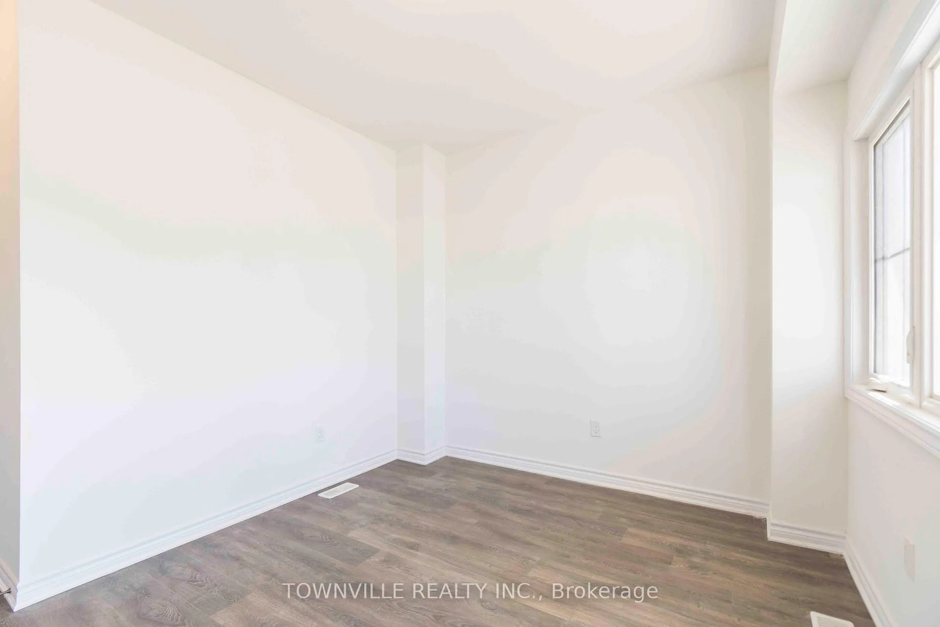 Photo 5 of 19 Glacier Crescent, Belleville, Belleville Ward — HOMEH