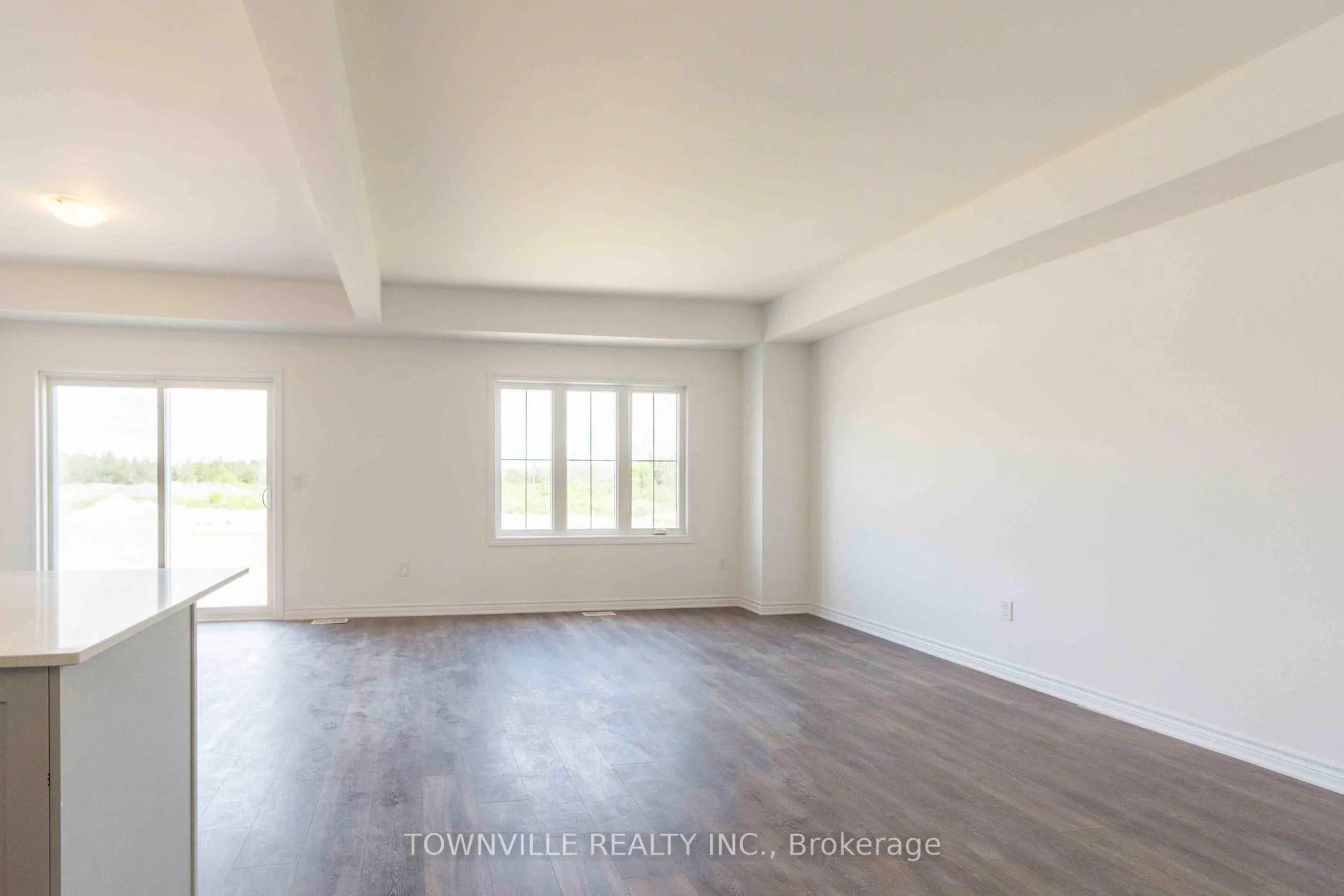 Photo 6 of 19 Glacier Crescent, Belleville, Belleville Ward — HOMEH