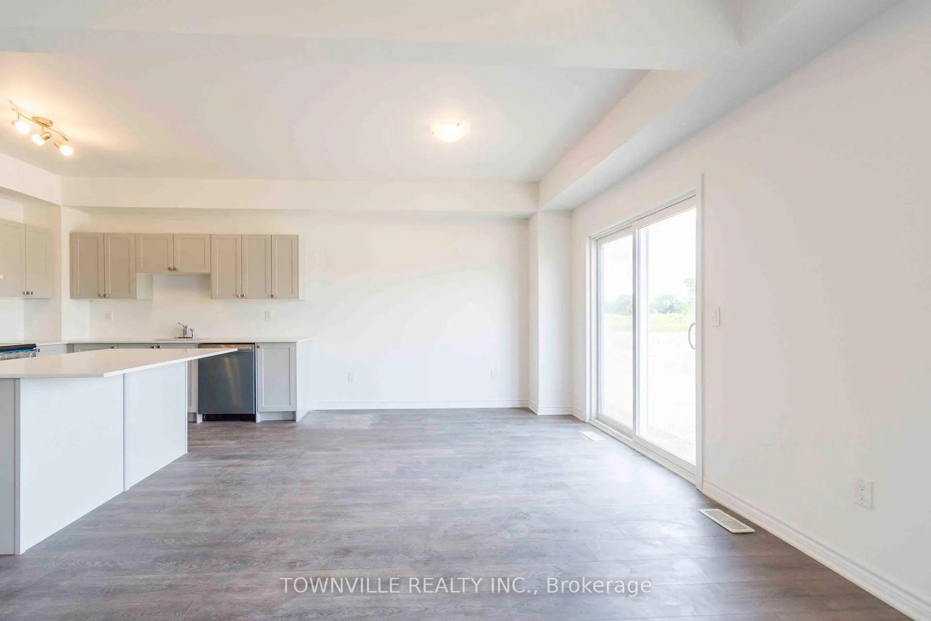 Photo 9 of 19 Glacier Crescent, Belleville, Belleville Ward — HOMEH