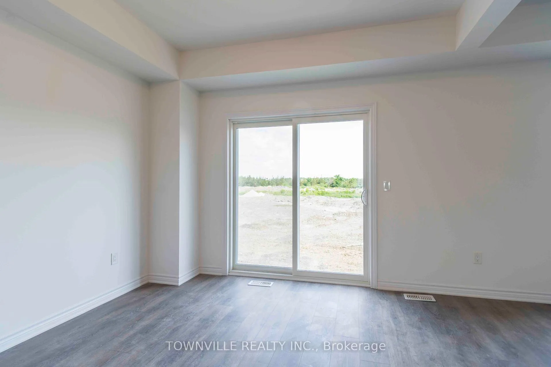 Photo 10 of 19 Glacier Crescent, Belleville, Belleville Ward — HOMEH