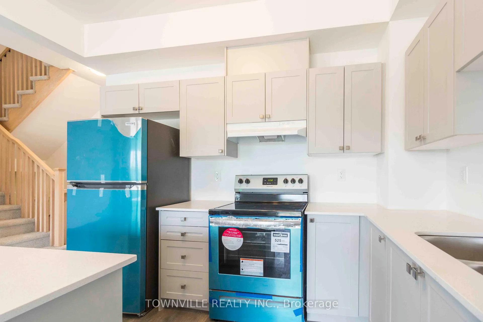 Photo 13 of 19 Glacier Crescent, Belleville, Belleville Ward — HOMEH