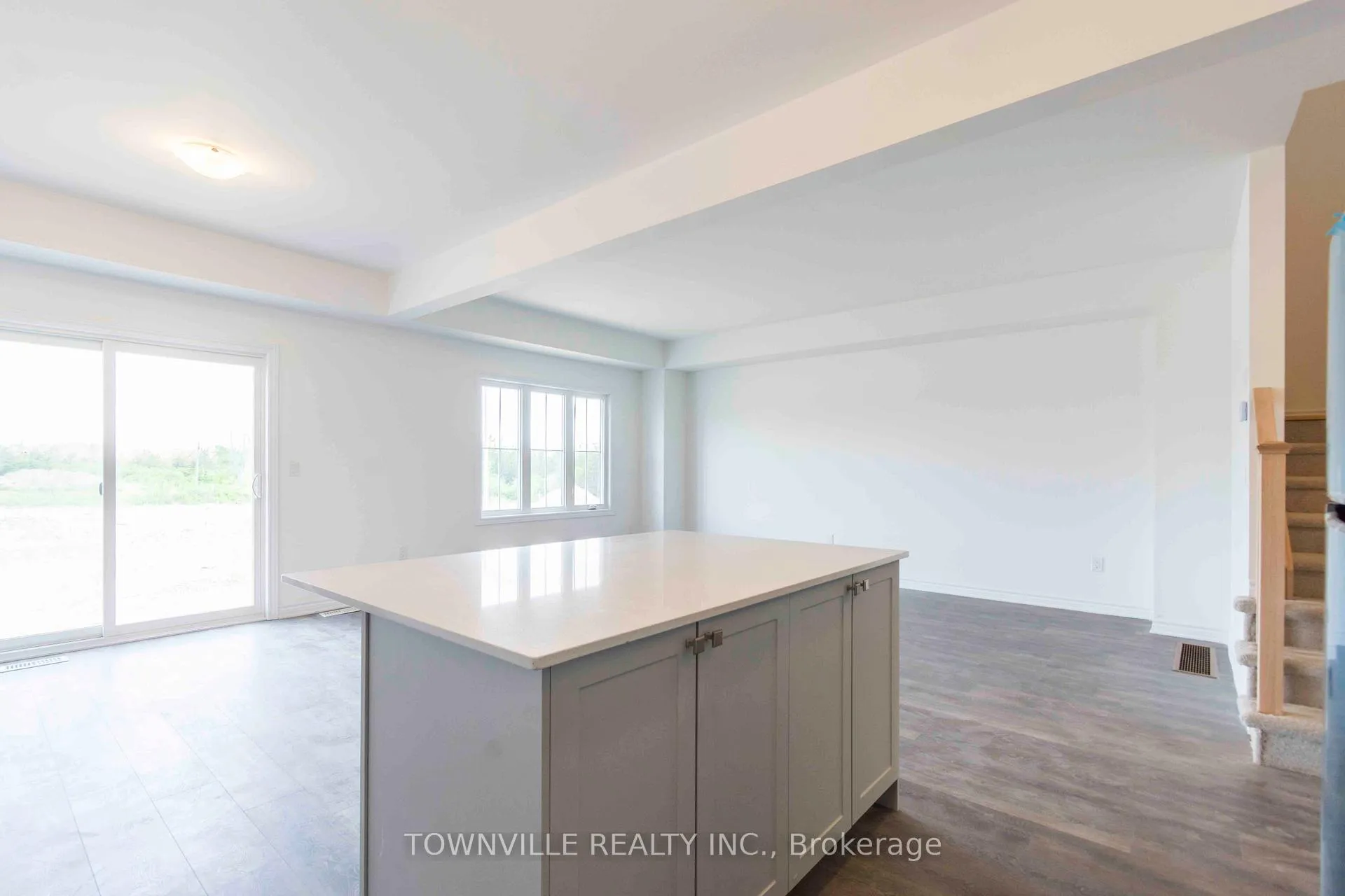 Photo 14 of 19 Glacier Crescent, Belleville, Belleville Ward — HOMEH