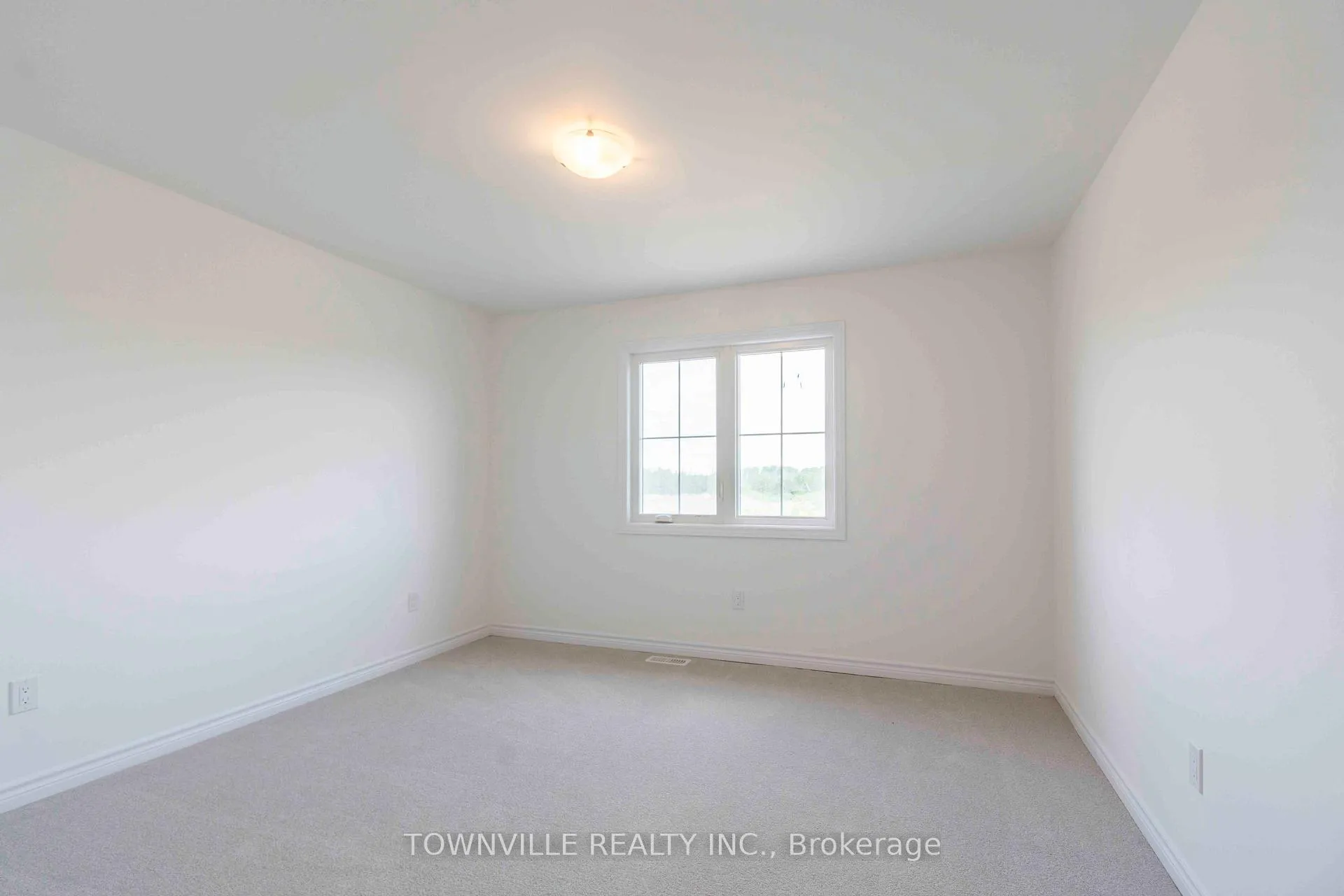 Photo 17 of 19 Glacier Crescent, Belleville, Belleville Ward — HOMEH
