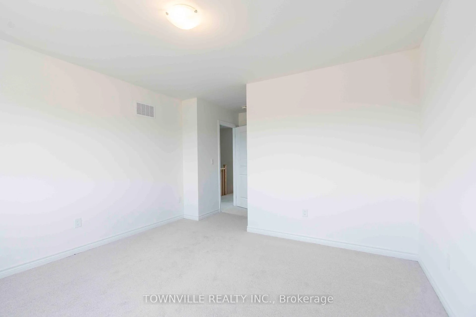 Photo 18 of 19 Glacier Crescent, Belleville, Belleville Ward — HOMEH