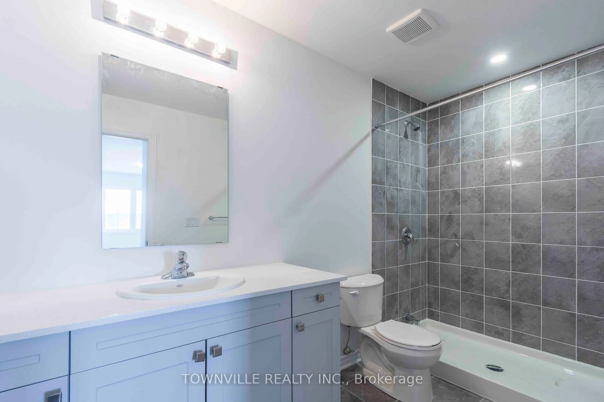 Photo 20 of 19 Glacier Crescent, Belleville, Belleville Ward — HOMEH