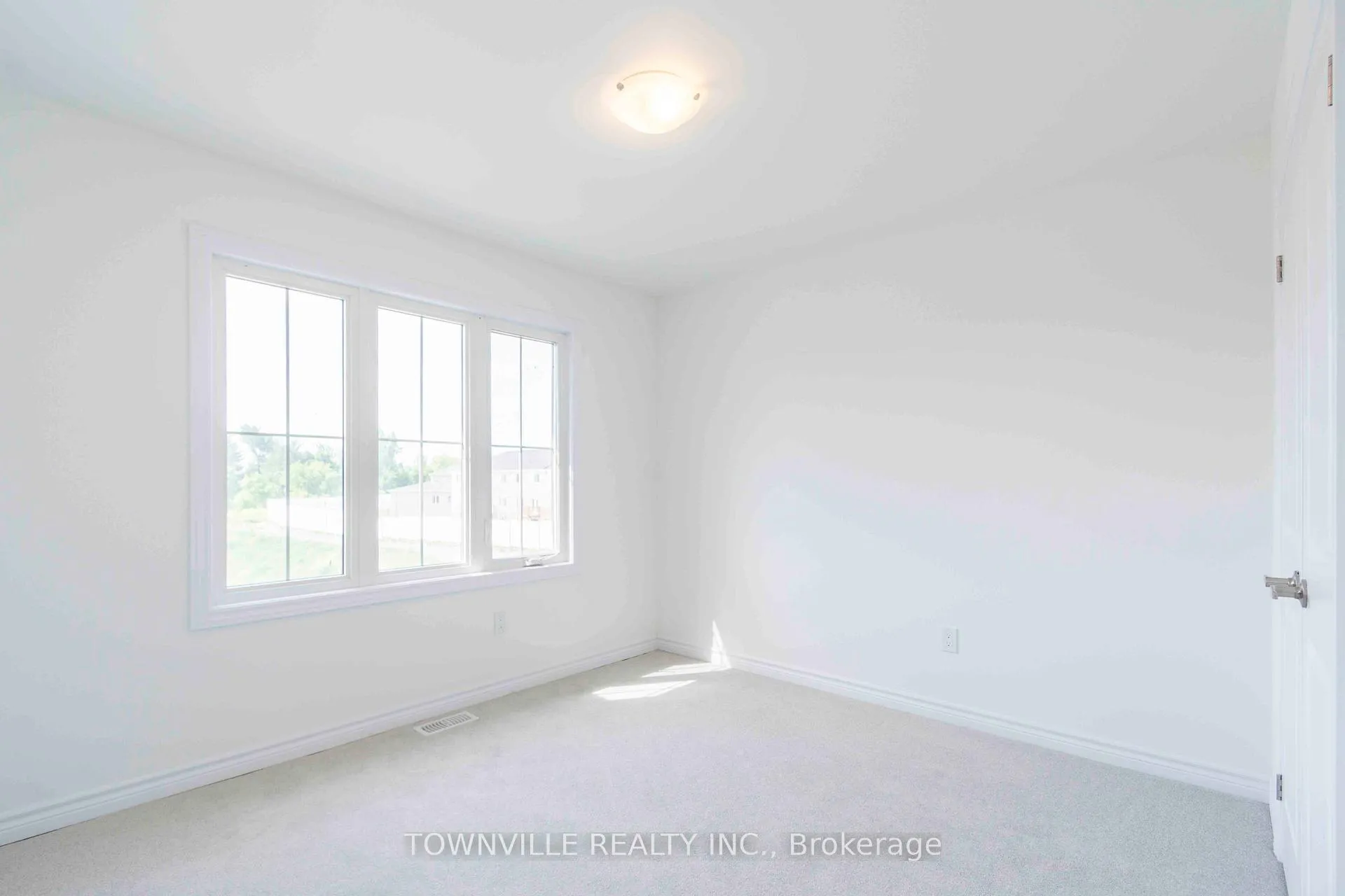 Photo 24 of 19 Glacier Crescent, Belleville, Belleville Ward — HOMEH