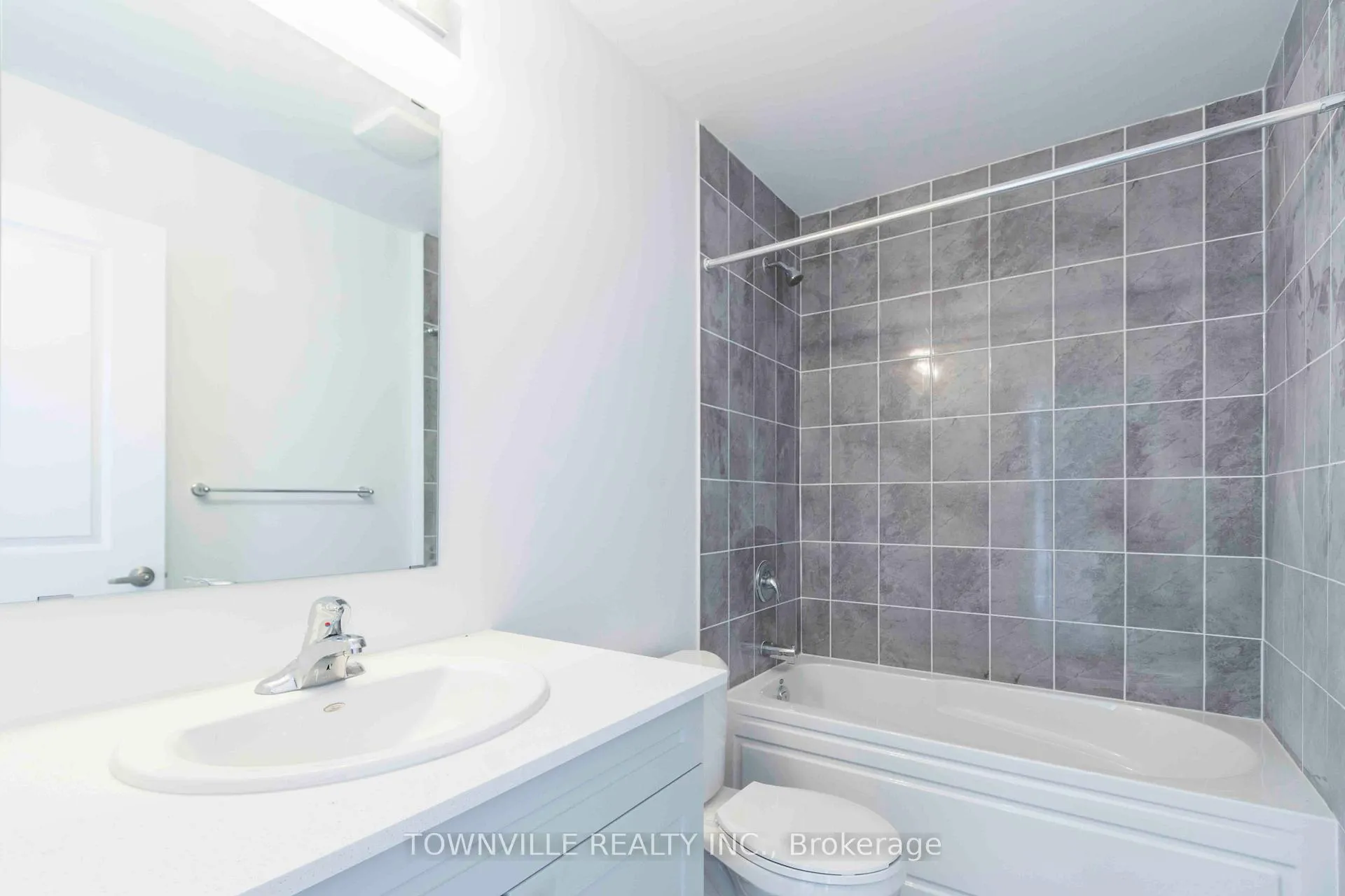 Photo 26 of 19 Glacier Crescent, Belleville, Belleville Ward — HOMEH