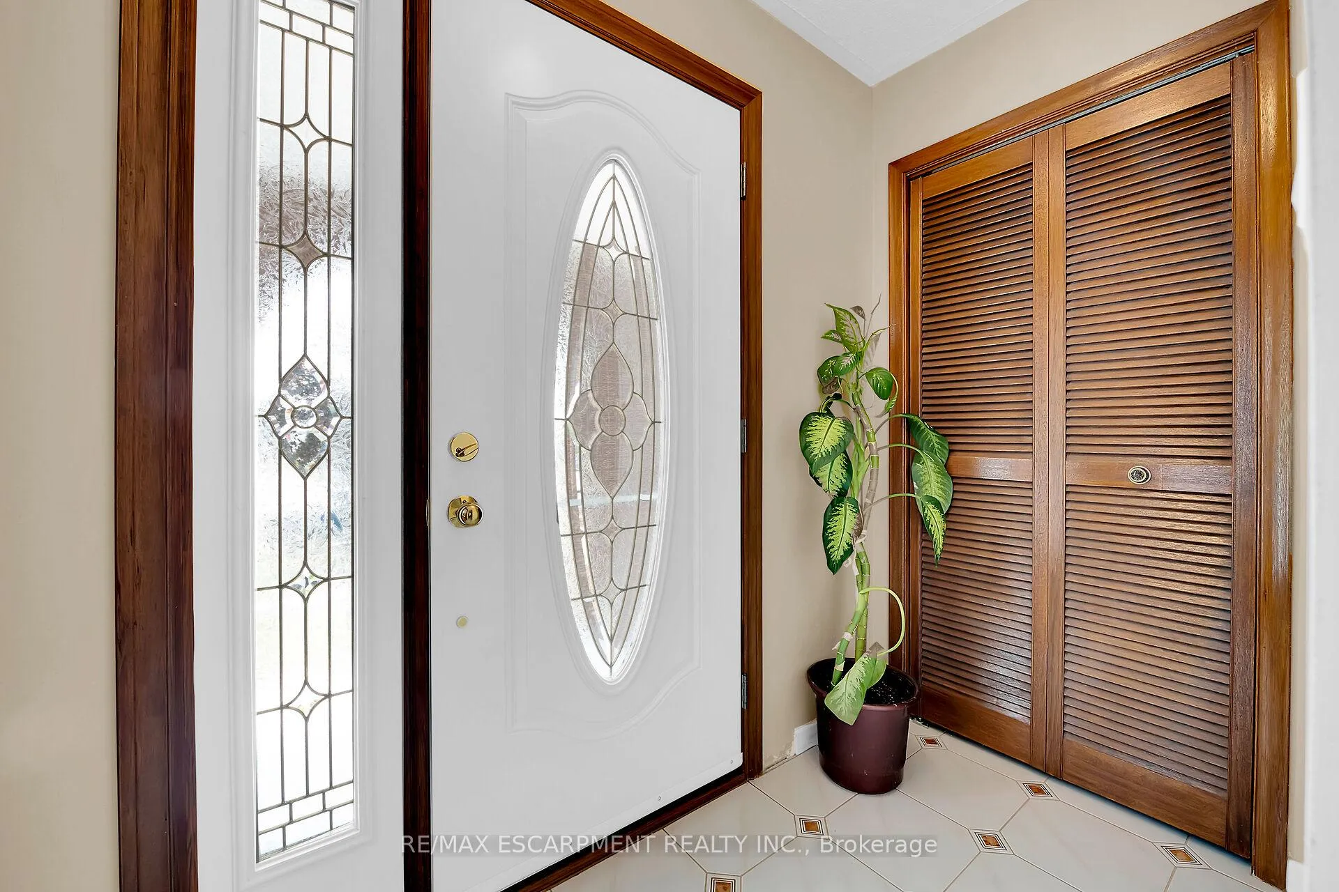 Photo 5 of 231 Green Road, Hamilton, Stoney Creek — HOMEH