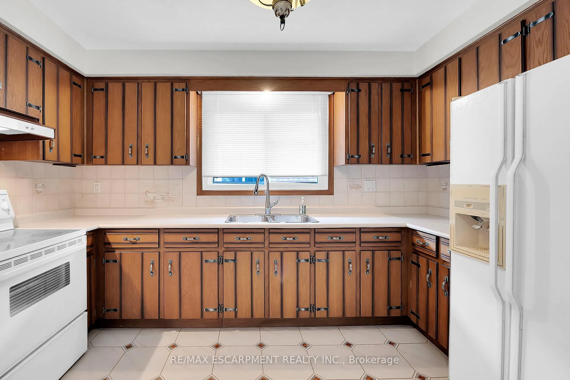 Photo 7 of 231 Green Road, Hamilton, Stoney Creek — HOMEH