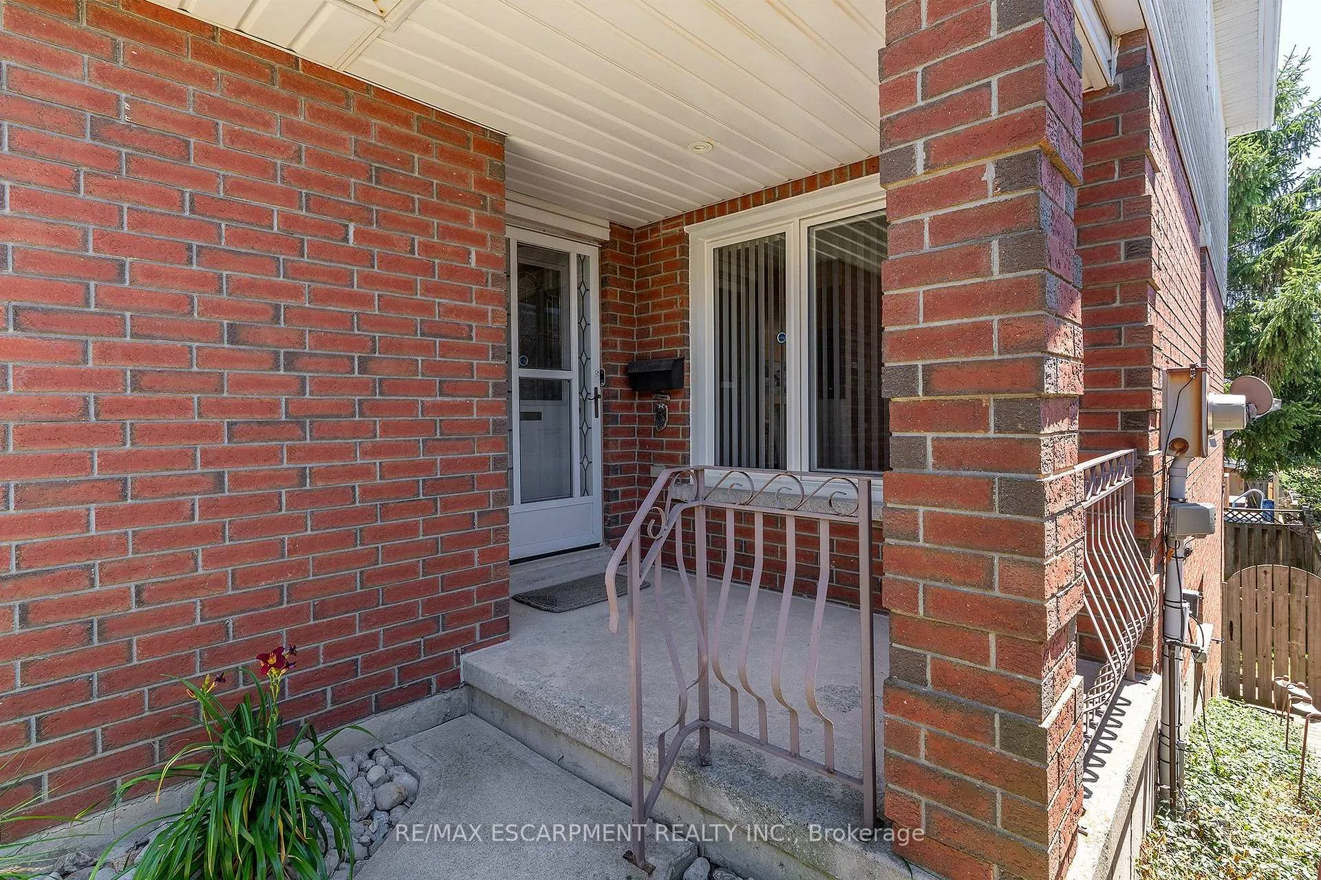 Photo 3 of 50 Ossington Drive, Hamilton, Broughton — HOMEH