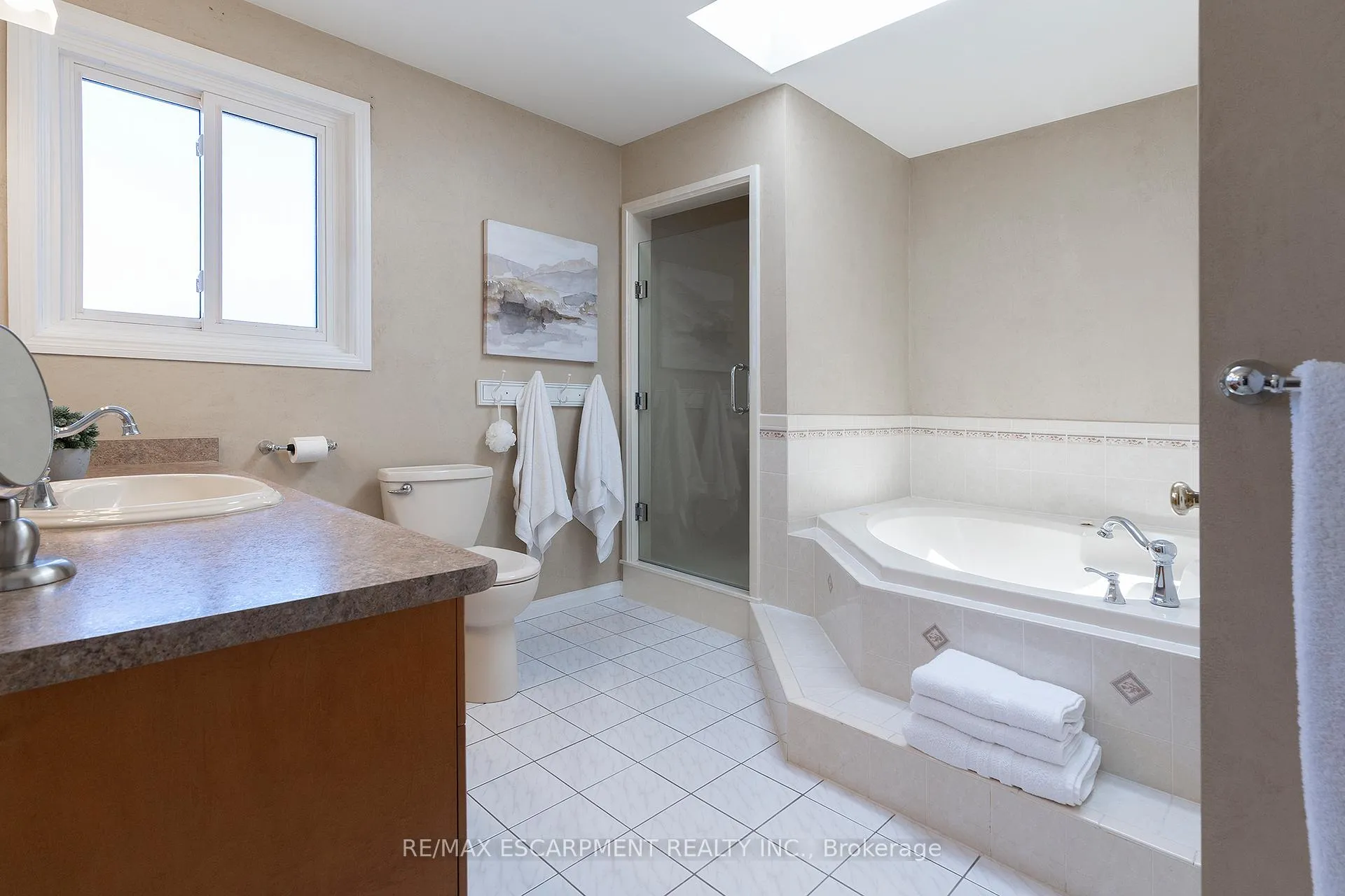 Photo 17 of 50 Ossington Drive, Hamilton, Broughton — HOMEH