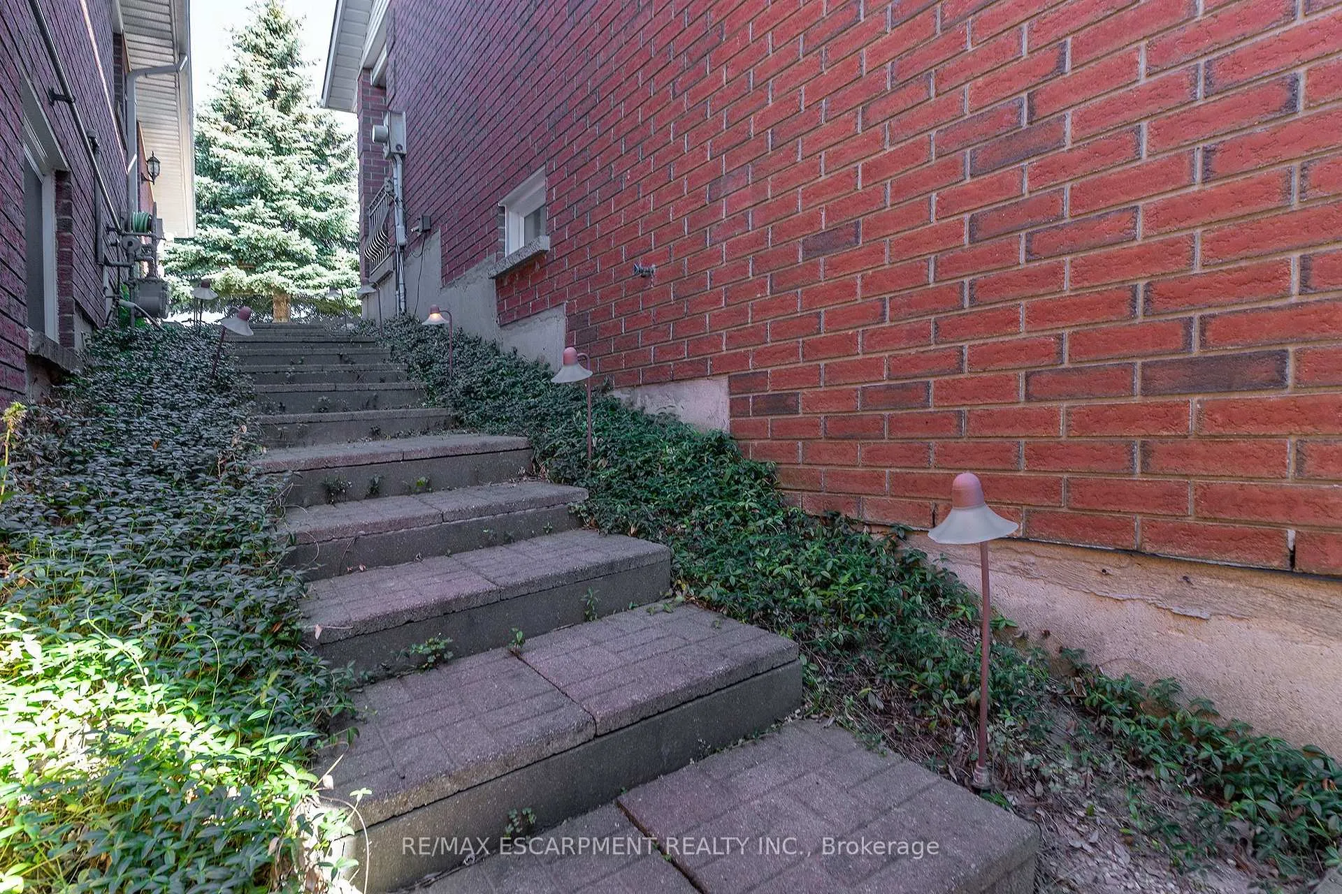 Photo 28 of 50 Ossington Drive, Hamilton, Broughton — HOMEH