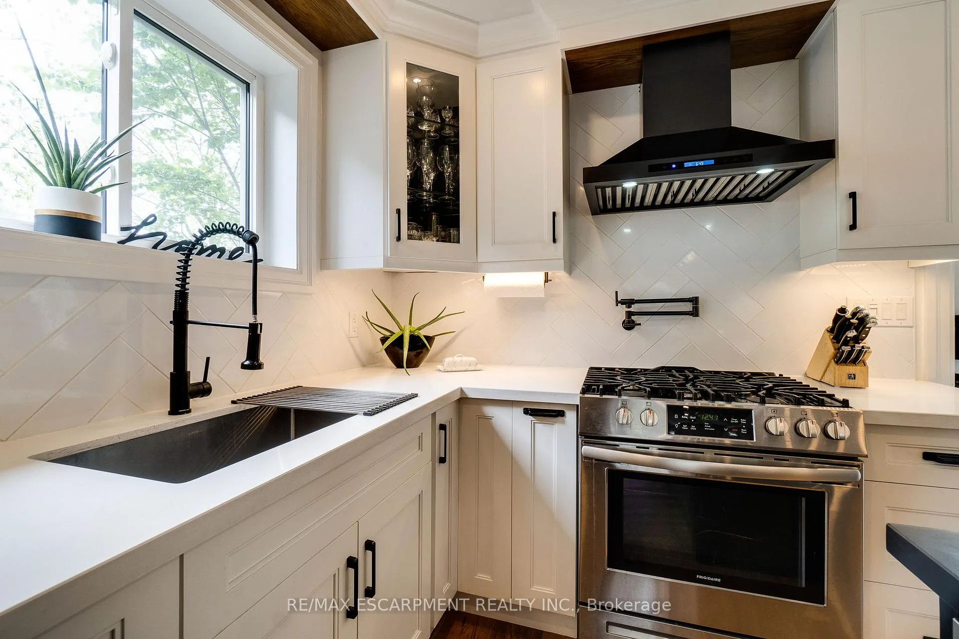 Photo 15 of 56 Highcliffe Avenue, Hamilton, Centremount — HOMEH