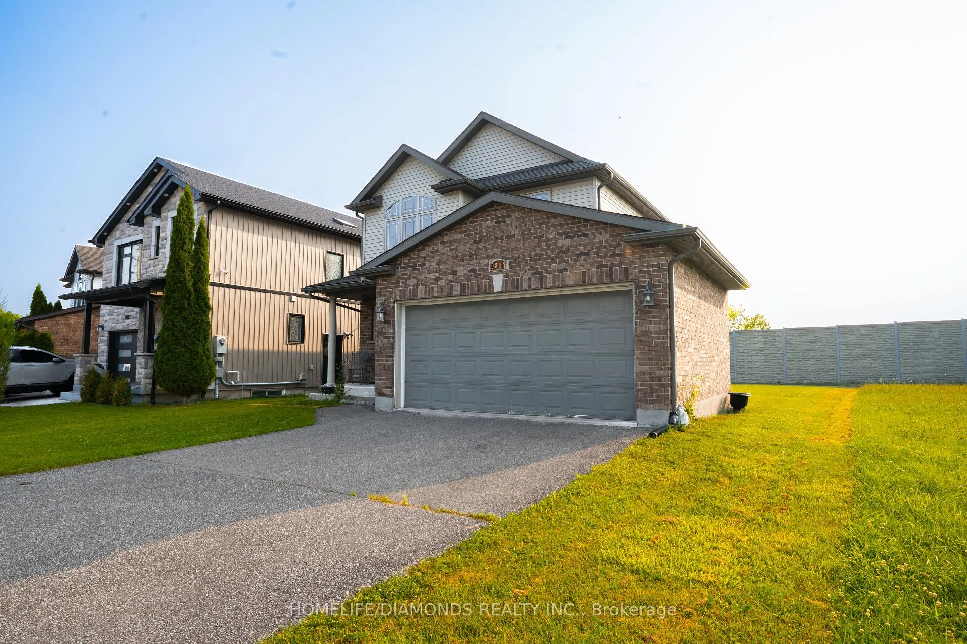 Photo 2 of 6857 Ailanthus Avenue, Niagara Falls, Arad/Fallsview — HOMEH