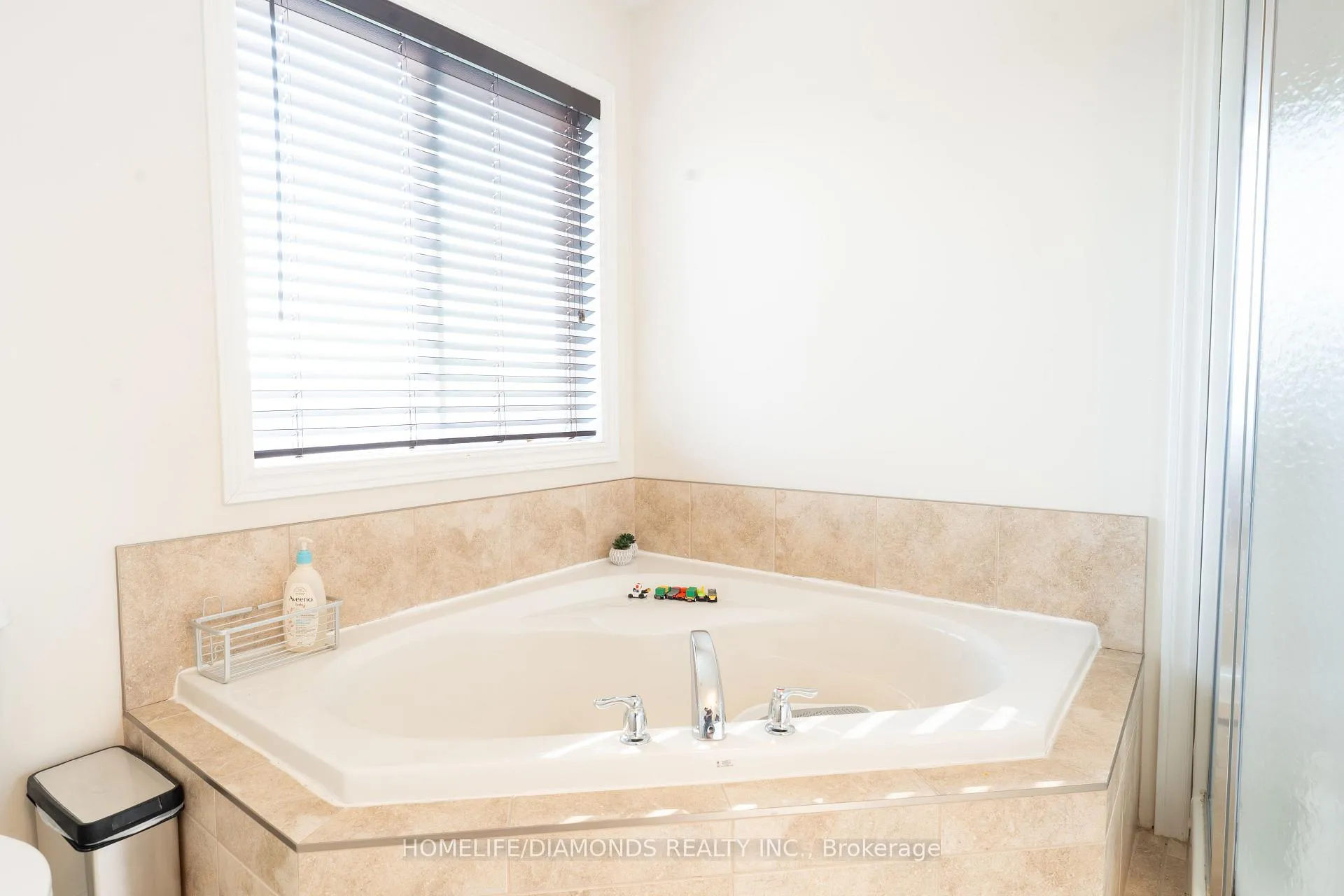 Photo 25 of 6857 Ailanthus Avenue, Niagara Falls, Arad/Fallsview — HOMEH
