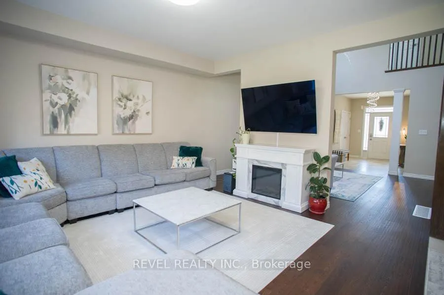 Photo 10 of 28 Vic Chambers Place, Brant, Paris — HOMEH