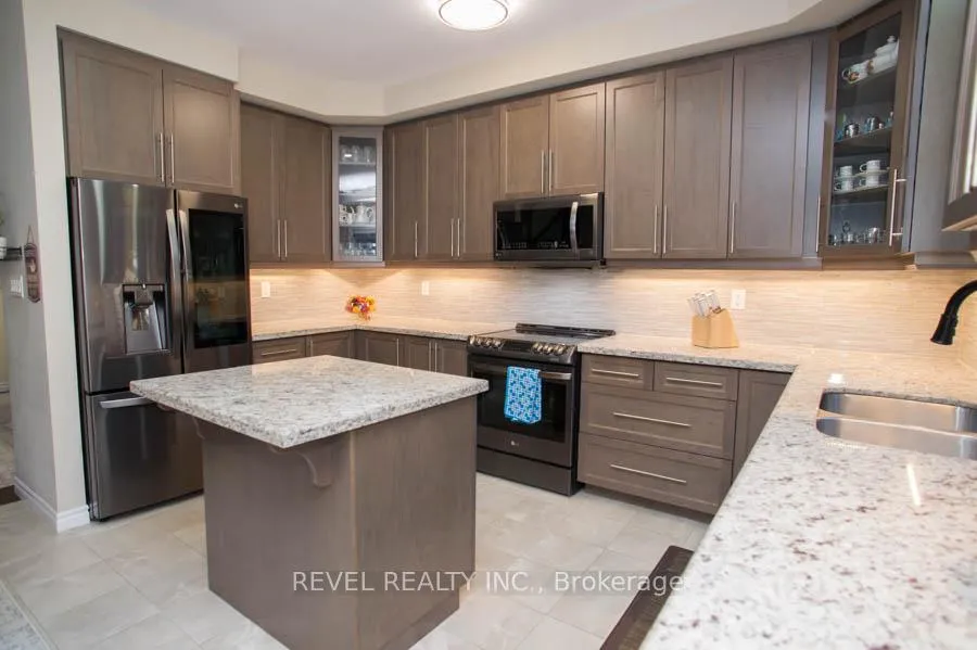 Photo 13 of 28 Vic Chambers Place, Brant, Paris — HOMEH
