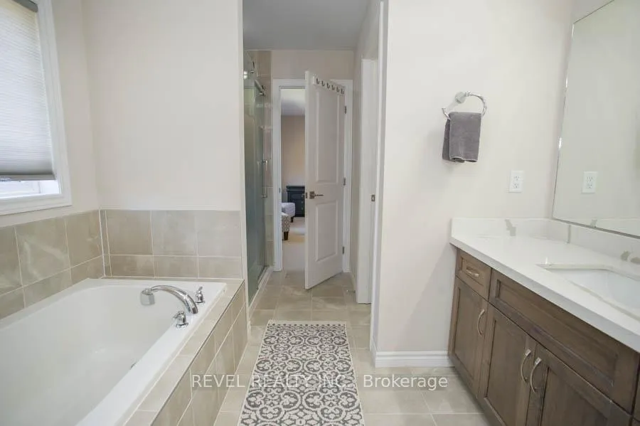 Photo 20 of 28 Vic Chambers Place, Brant, Paris — HOMEH