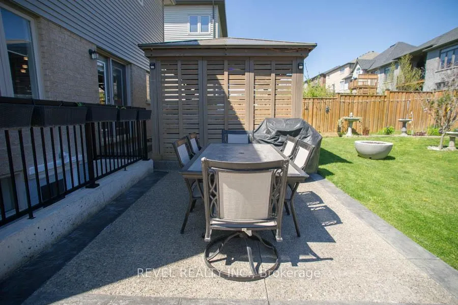 Photo 44 of 28 Vic Chambers Place, Brant, Paris — HOMEH