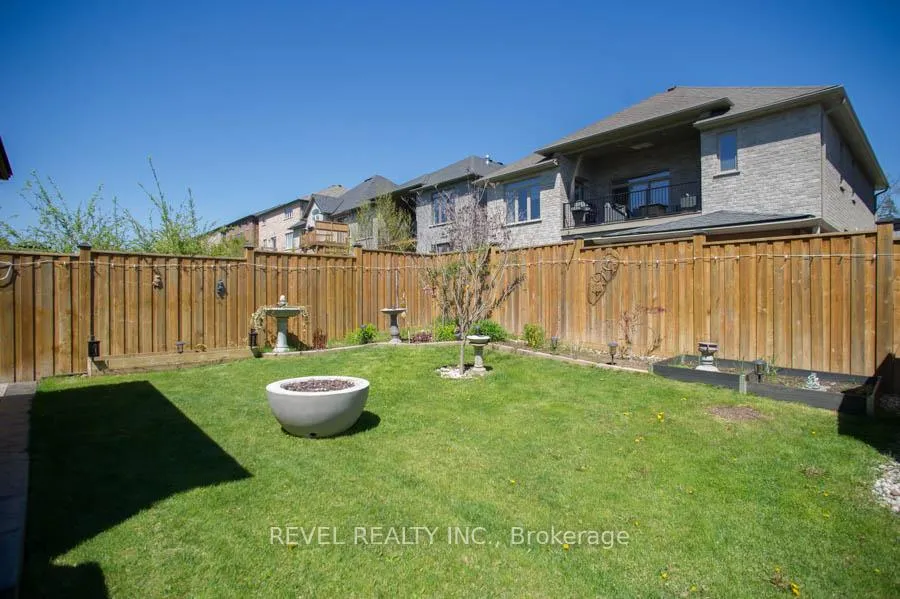 Photo 48 of 28 Vic Chambers Place, Brant, Paris — HOMEH