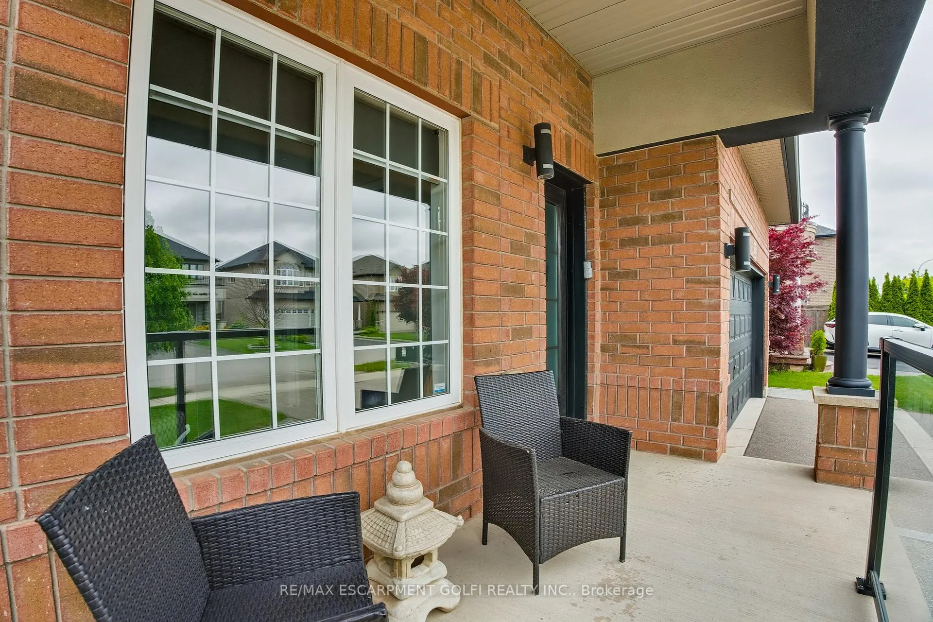 Photo 3 of 132 Lampman Drive, Grimsby, Grimsby West — HOMEH