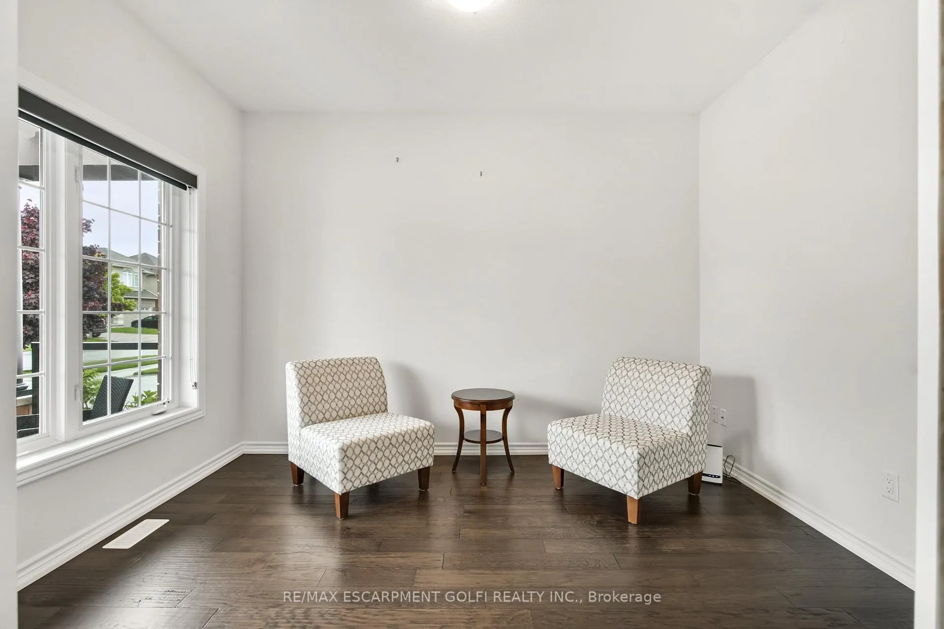 Photo 6 of 132 Lampman Drive, Grimsby, Grimsby West — HOMEH