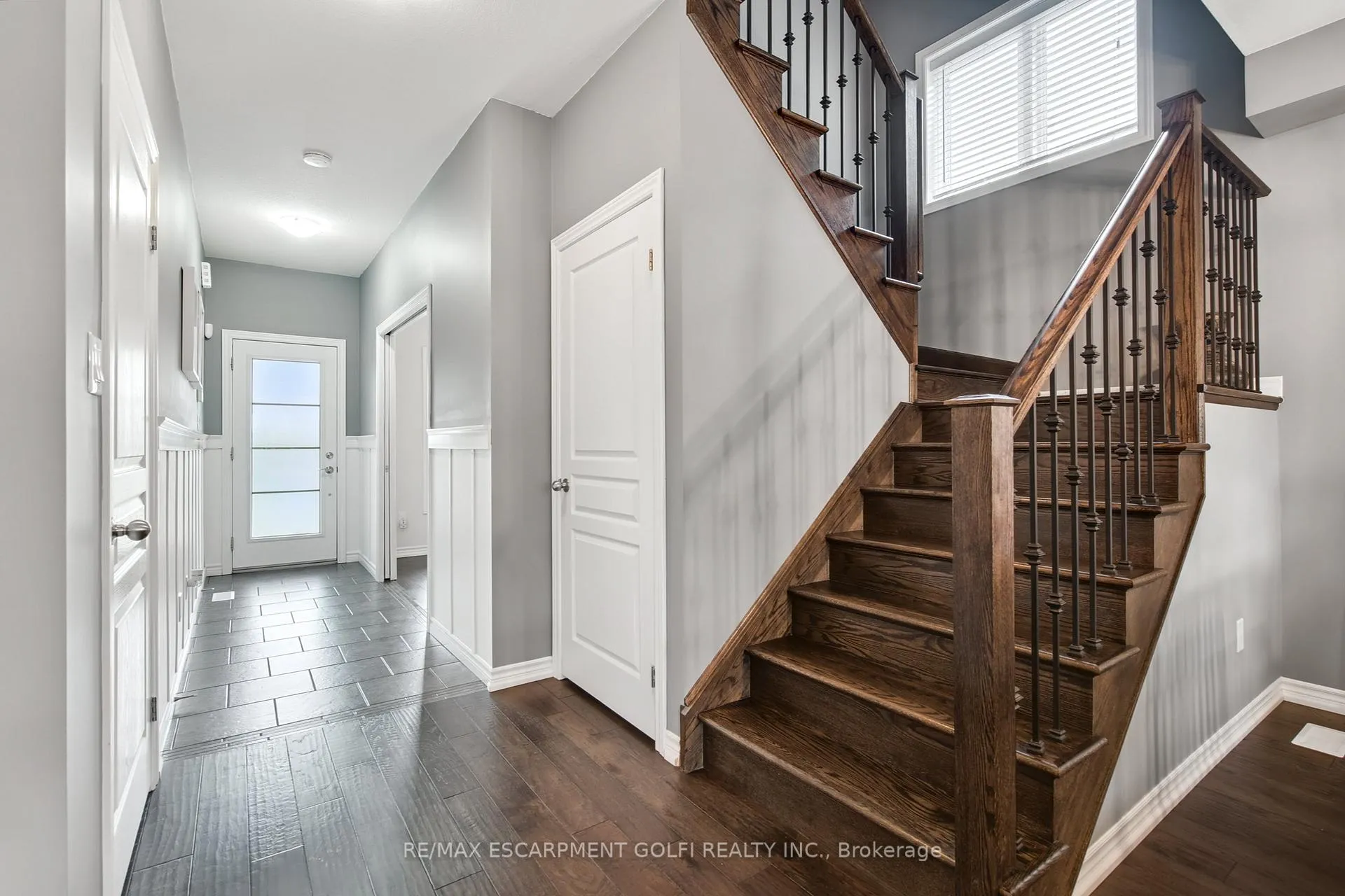 Photo 7 of 132 Lampman Drive, Grimsby, Grimsby West — HOMEH