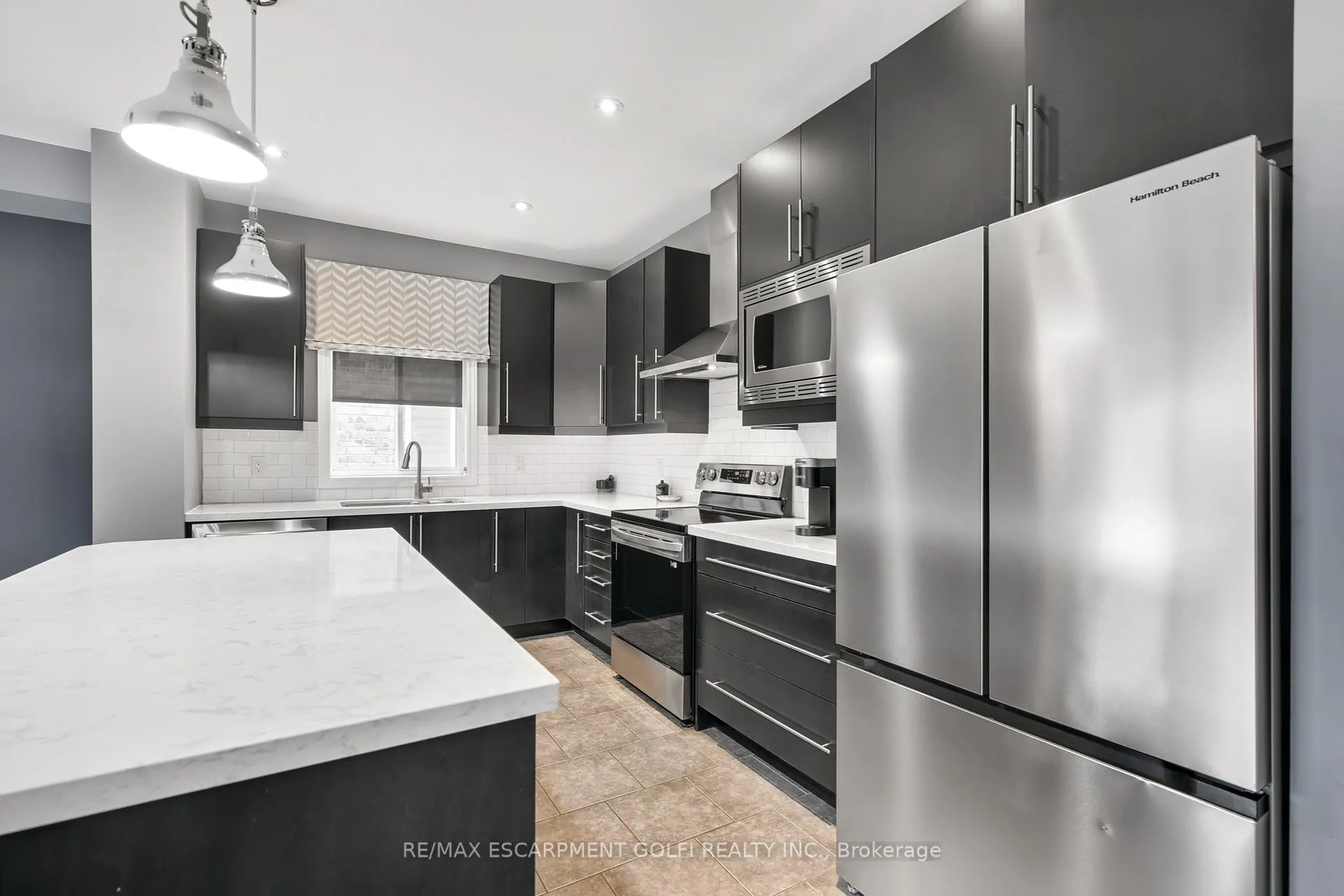 Photo 17 of 132 Lampman Drive, Grimsby, Grimsby West — HOMEH