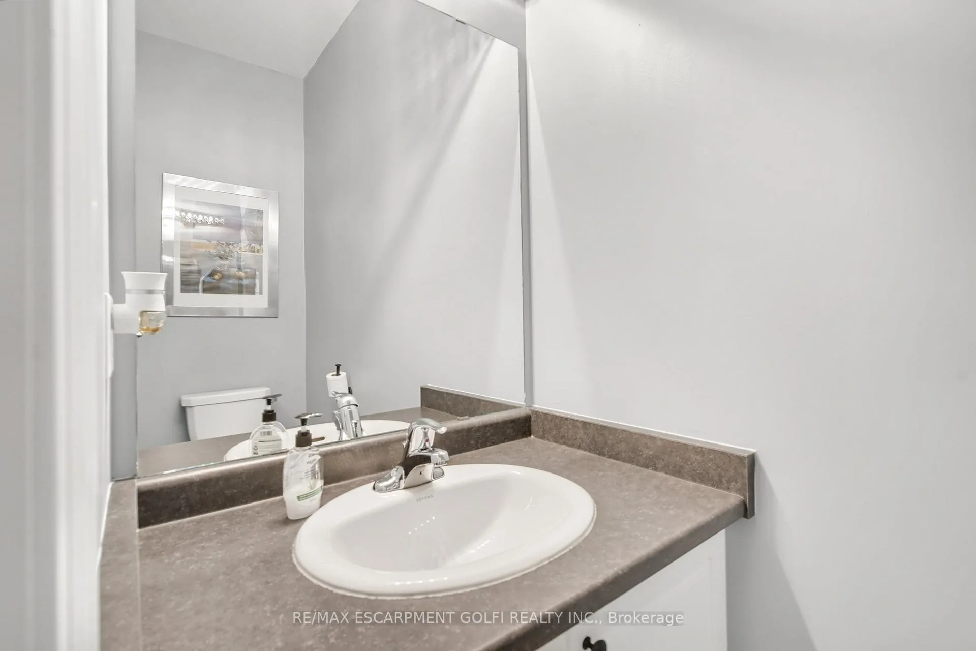 Photo 20 of 132 Lampman Drive, Grimsby, Grimsby West — HOMEH
