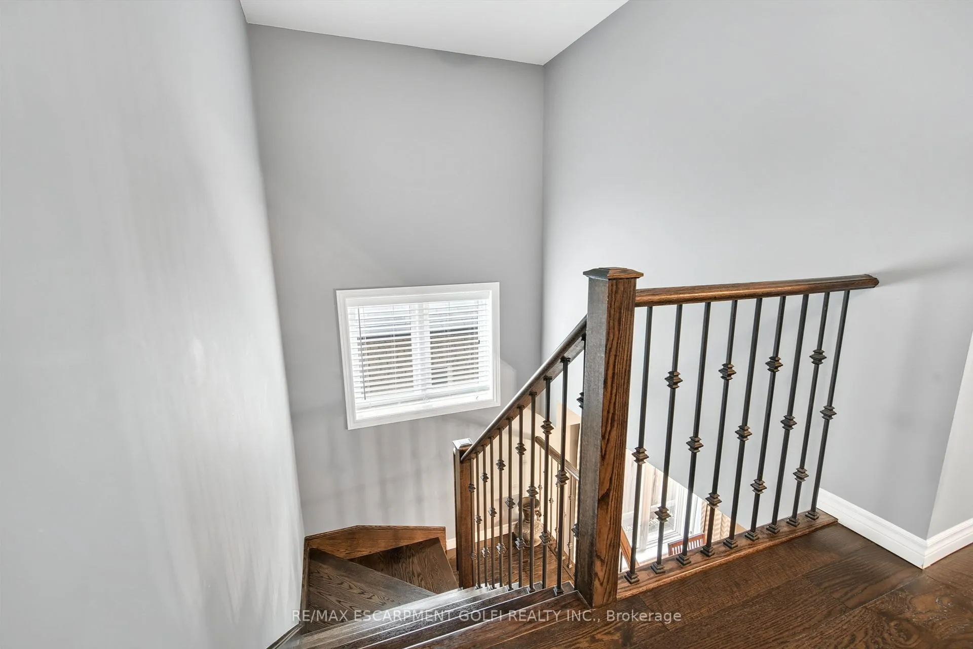 Photo 21 of 132 Lampman Drive, Grimsby, Grimsby West — HOMEH
