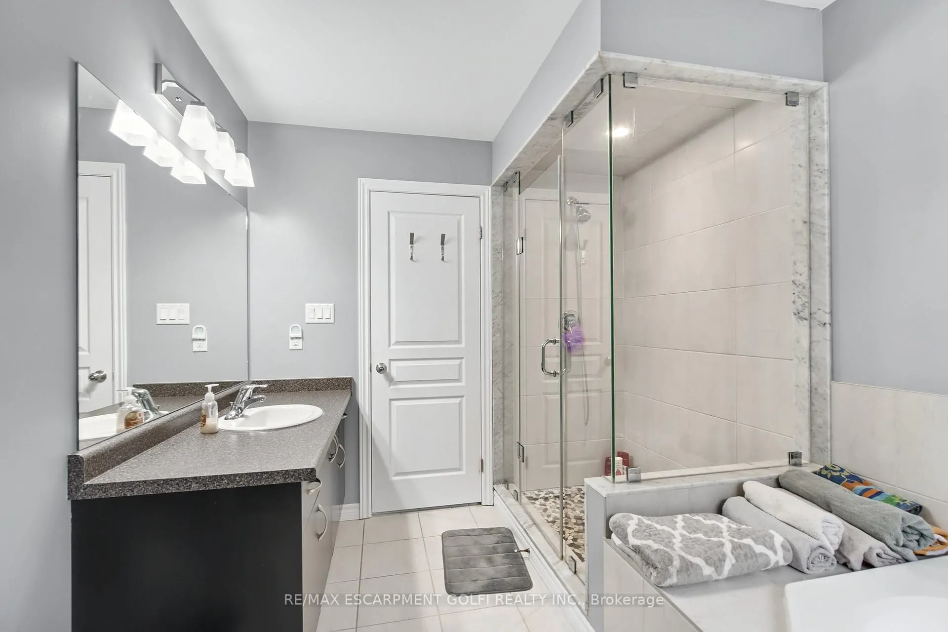 Photo 24 of 132 Lampman Drive, Grimsby, Grimsby West — HOMEH
