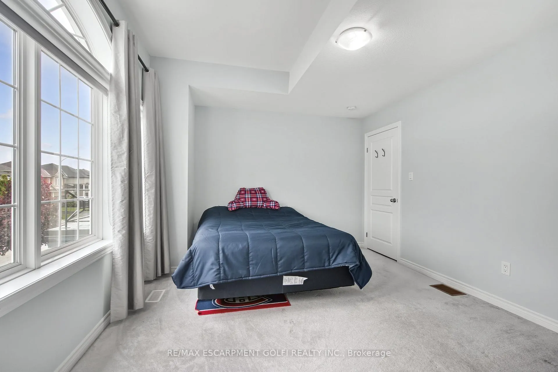 Photo 27 of 132 Lampman Drive, Grimsby, Grimsby West — HOMEH