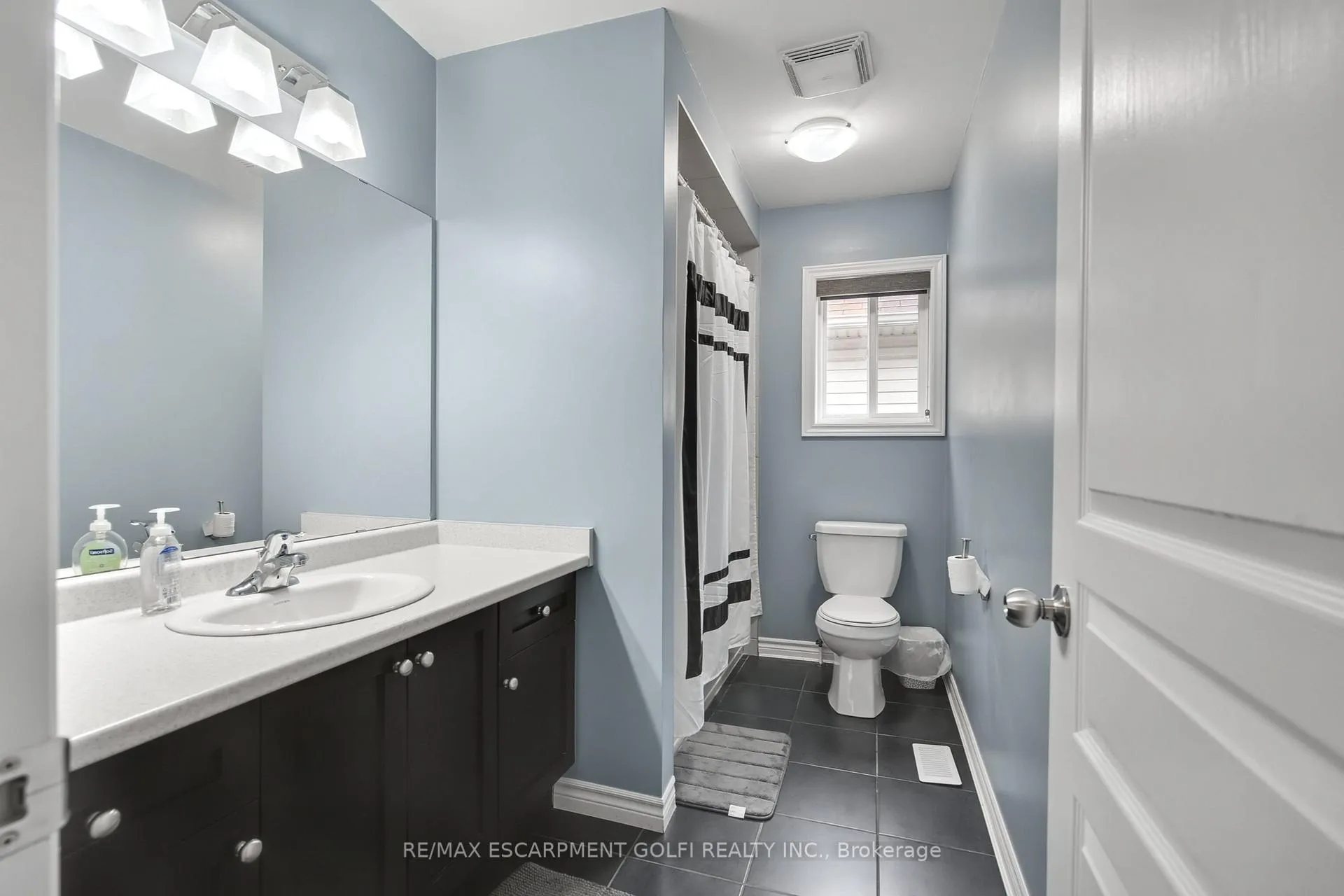 Photo 30 of 132 Lampman Drive, Grimsby, Grimsby West — HOMEH