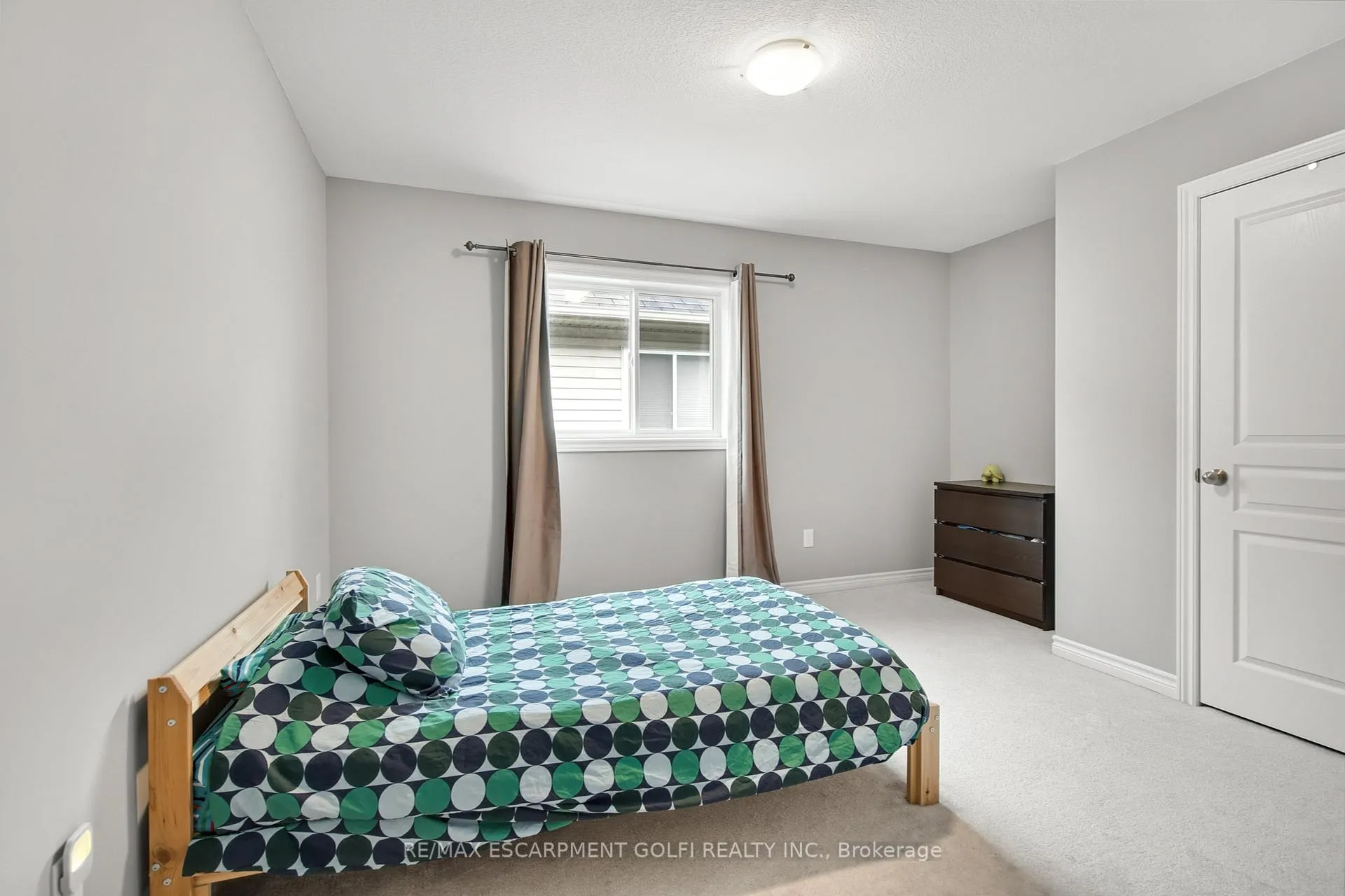 Photo 32 of 132 Lampman Drive, Grimsby, Grimsby West — HOMEH