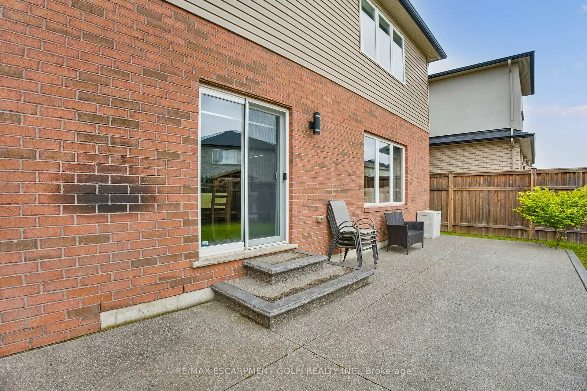 Photo 33 of 132 Lampman Drive, Grimsby, Grimsby West — HOMEH