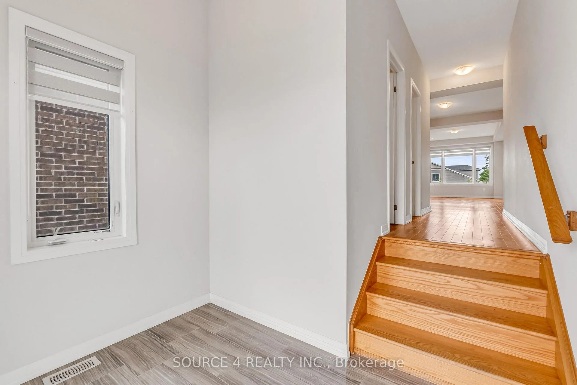 Photo 4 of 39 Yale Drive, Hamilton, Mount Hope — HOMEH