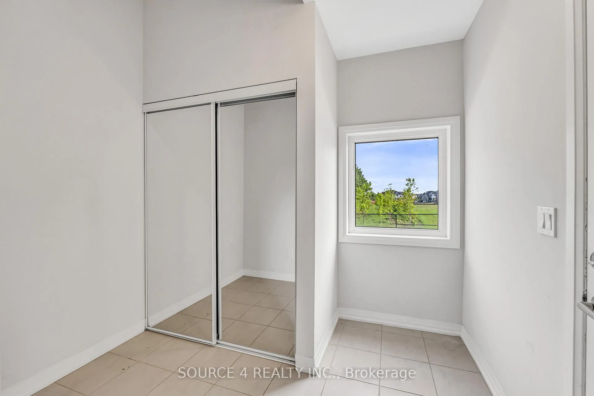Photo 12 of 39 Yale Drive, Hamilton, Mount Hope — HOMEH