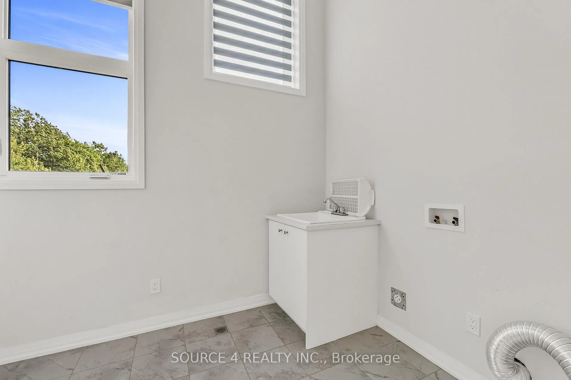 Photo 13 of 39 Yale Drive, Hamilton, Mount Hope — HOMEH