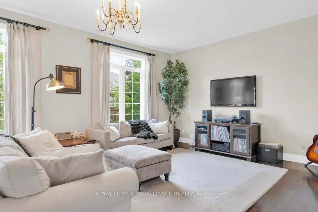 Photo 10 of 4 Meagher Place, Belleville, Belleville Ward — HOMEH