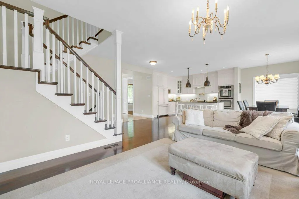 Photo 13 of 4 Meagher Place, Belleville, Belleville Ward — HOMEH
