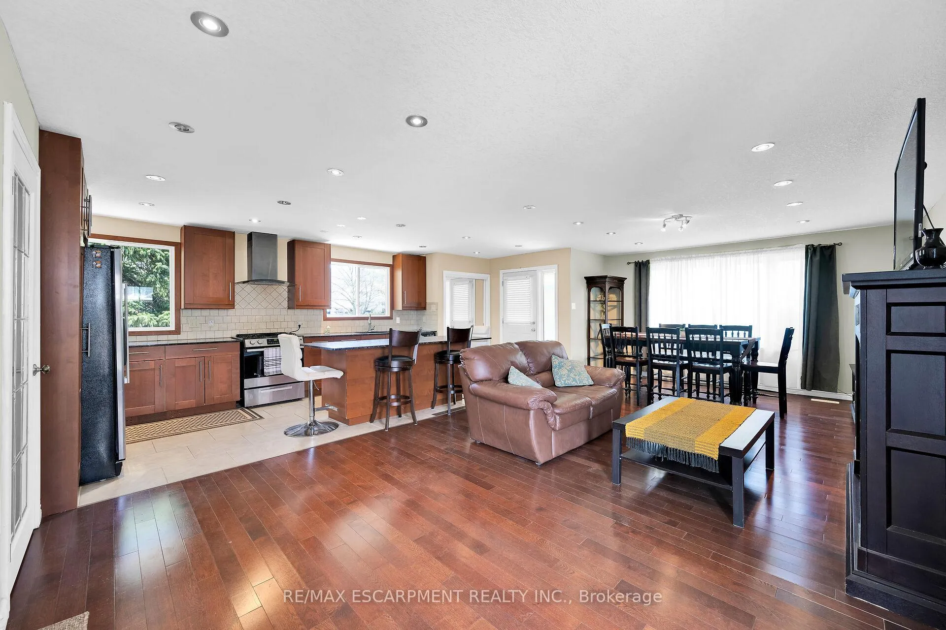 Photo 3 of 2 Par Place, Hamilton, Gershome — HOMEH