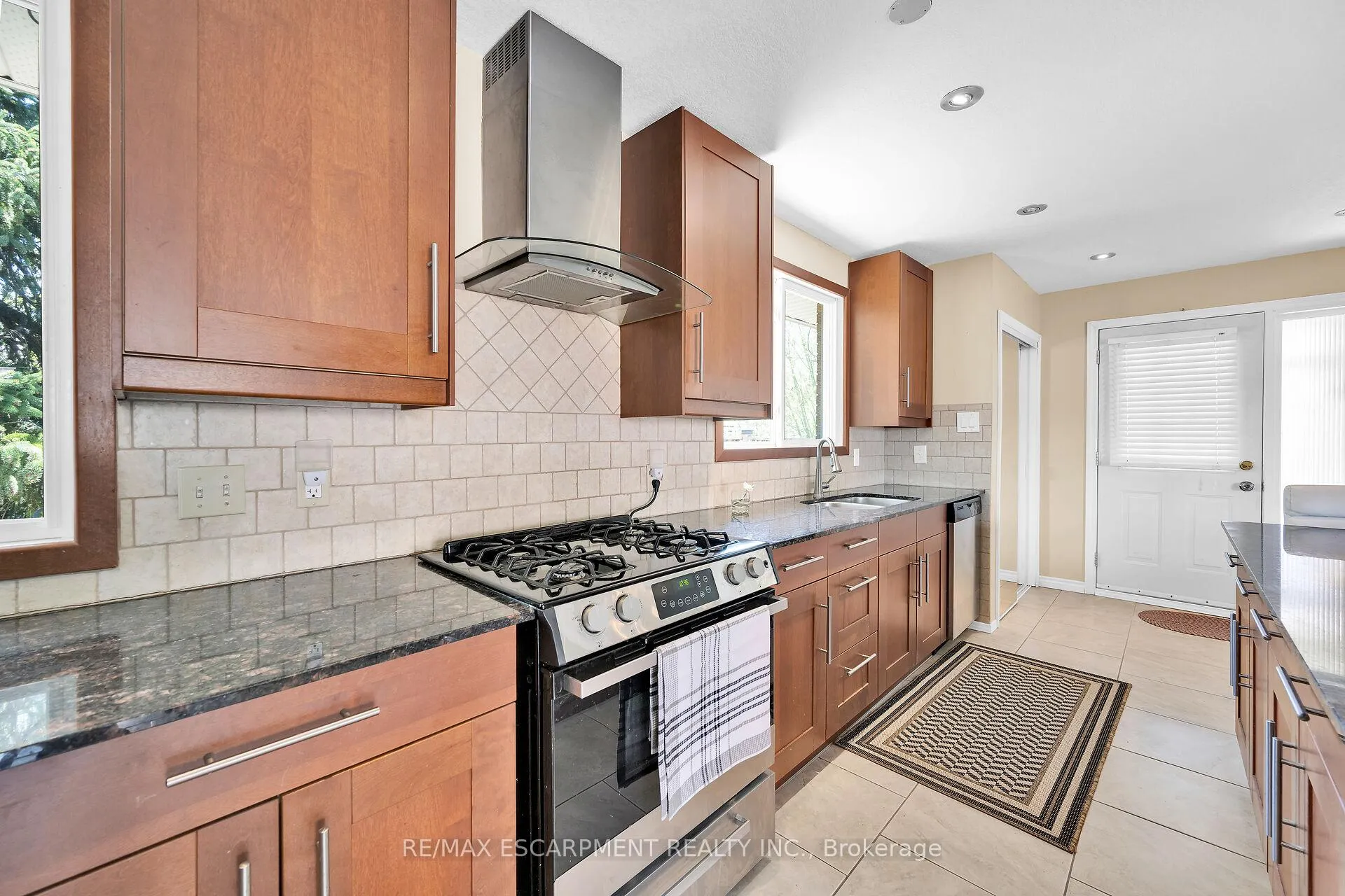 Photo 6 of 2 Par Place, Hamilton, Gershome — HOMEH