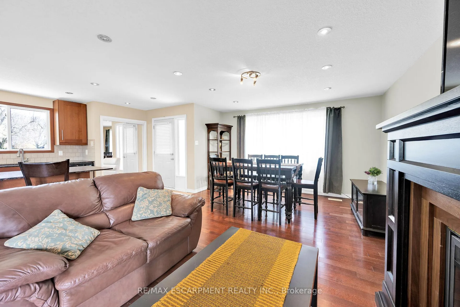 Photo 12 of 2 Par Place, Hamilton, Gershome — HOMEH