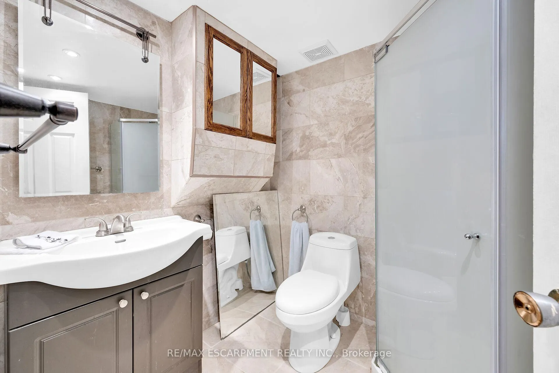 Photo 17 of 2 Par Place, Hamilton, Gershome — HOMEH